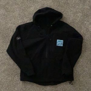 Salmon sisters fleece